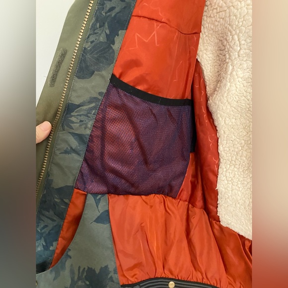 Roxy Tribe Snowboard Jacket (Small) - Picture 12 of 13